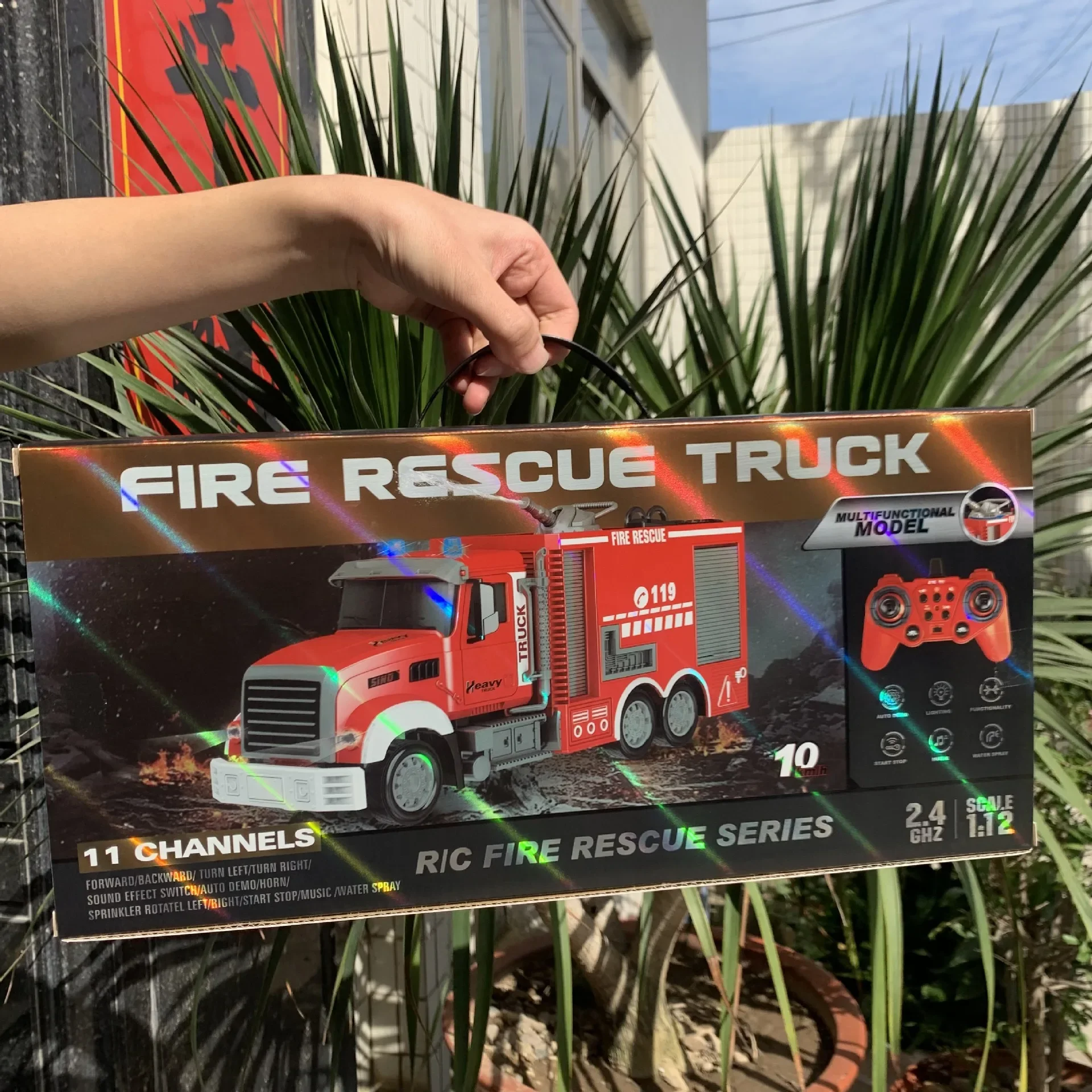2.4G RC消防車、サウンド＆ライト付き、はしご、散水機能 - Drone Or Rc Car のレビューと価格